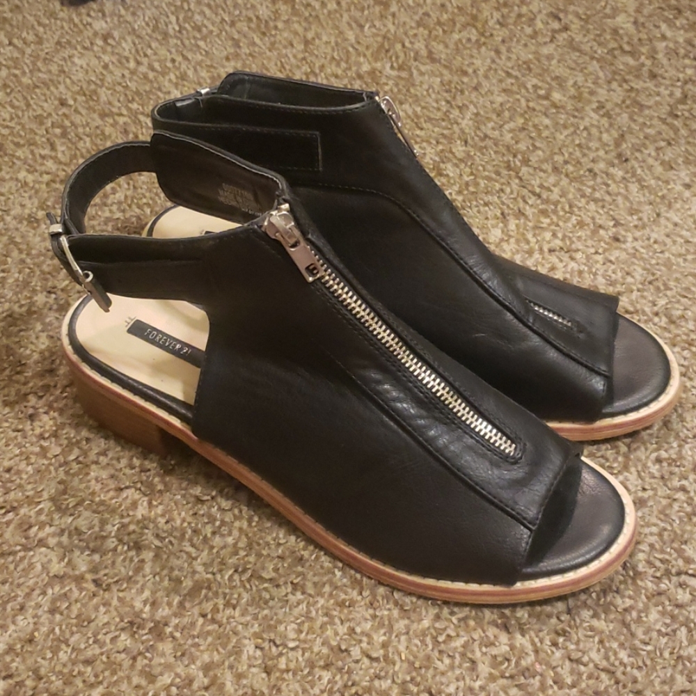 Forever 21 Faux Leather Zipper Sandals Sz 9